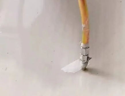 特克斯瓷砖空鼓维修公司专业解答在瓷砖铺贴过程中，如果使用的砂料过粗（如全部使用了粗砂），可能会导致以下问题